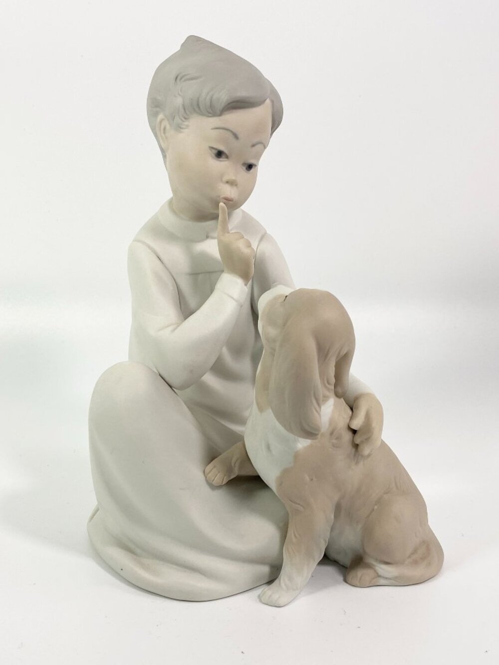Lladro Collectible Porcelain Sculpture #4522 “Shh Quiet Puppy” matt Finish